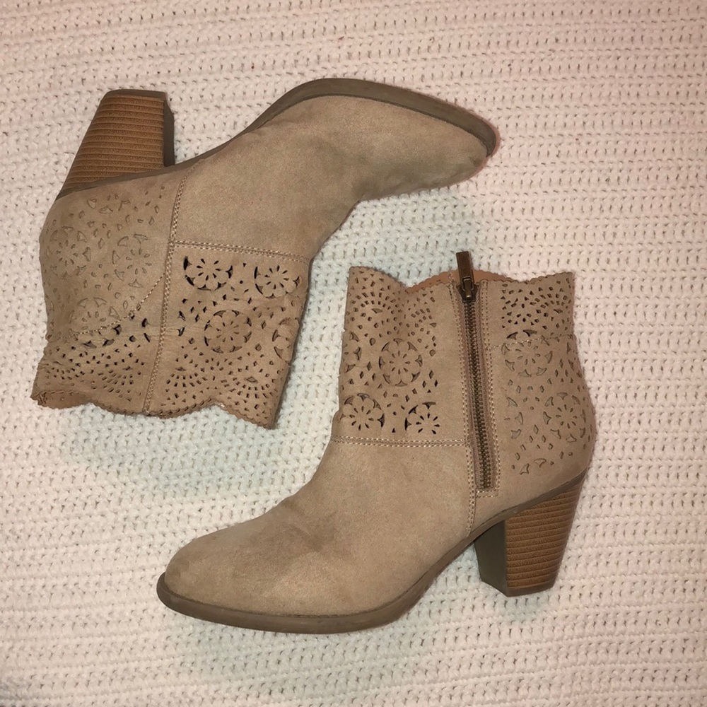 High heel boots